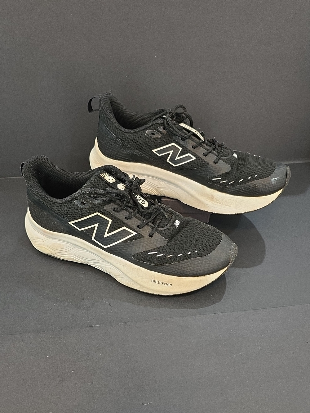 New Balance Fresh Foam 625 Women's Black and White Trainers Size 7.5 Wide